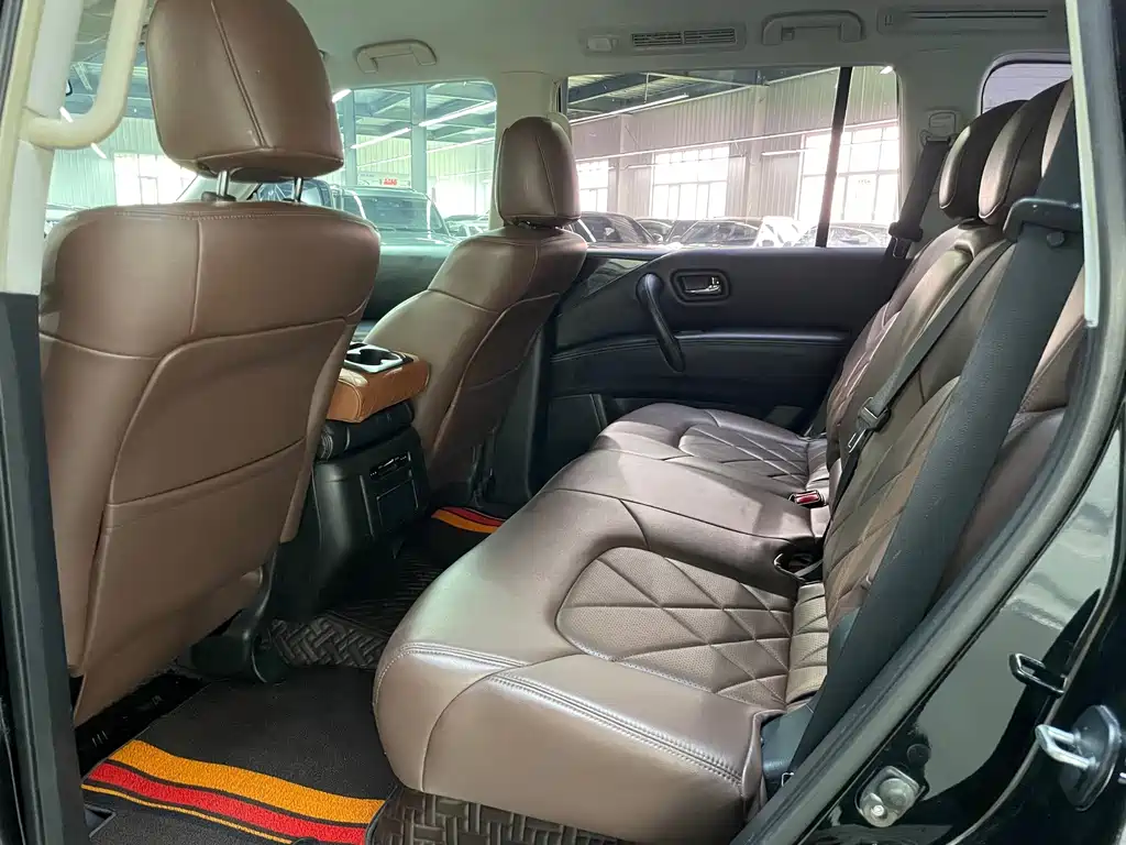 Nissan Patrol — миниатюра 7