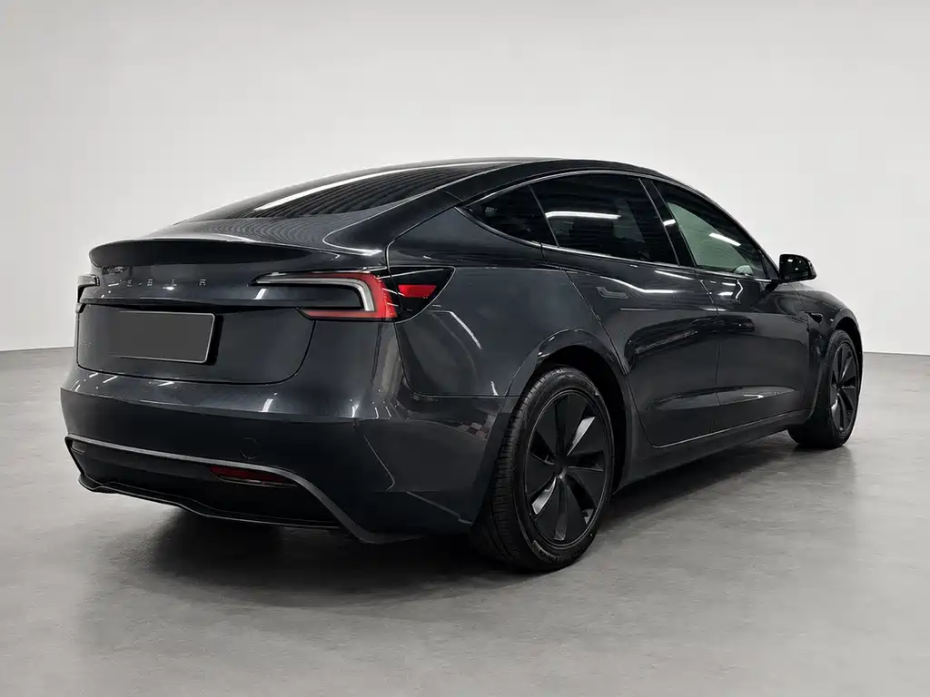 Tesla Model 3 — миниатюра 7