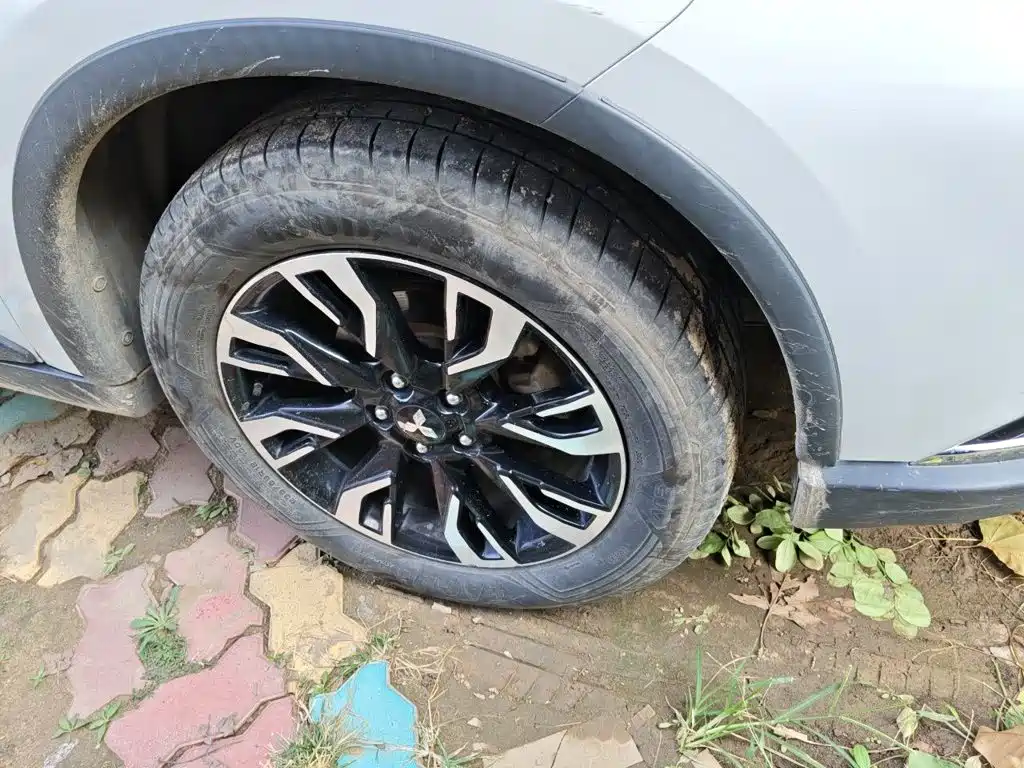 Mitsubishi Outlander — миниатюра 24