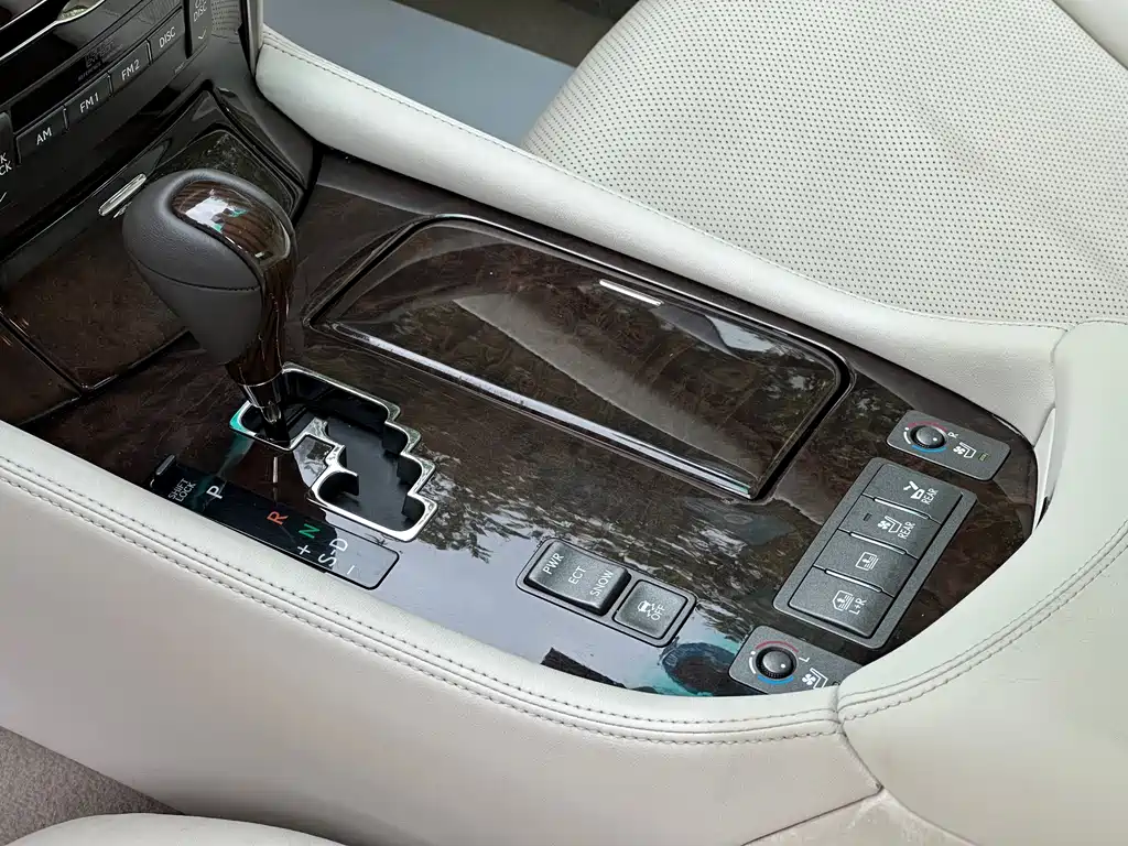 Lexus LS — миниатюра 5