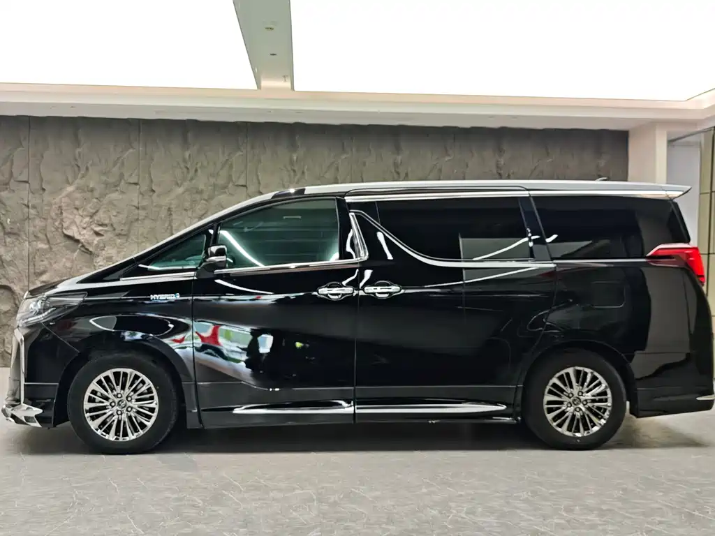 Toyota Alphard — миниатюра 3