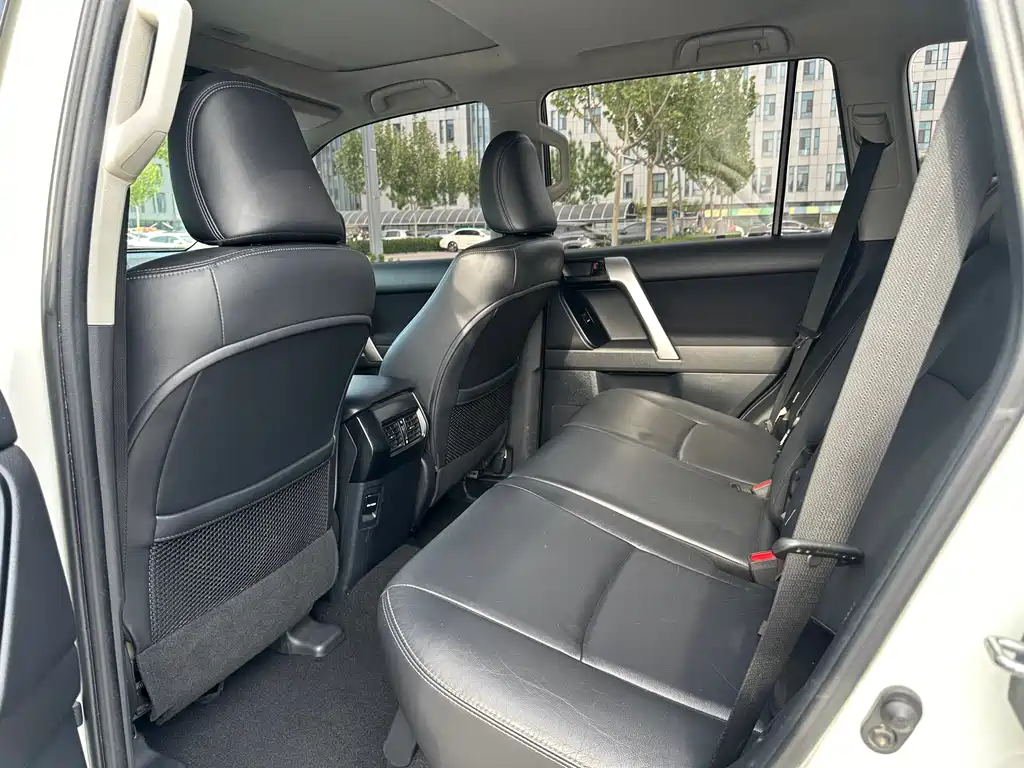 Toyota Land Cruiser Prado 2016 2.7L AT Standard
