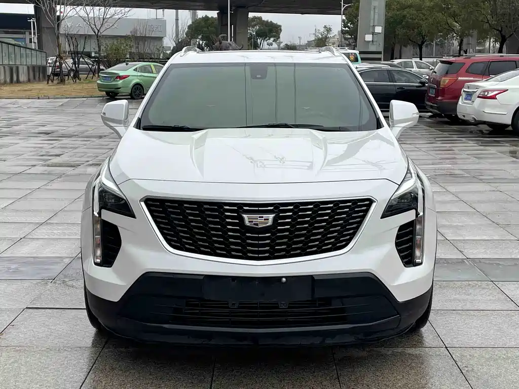 CADILLAC XT4