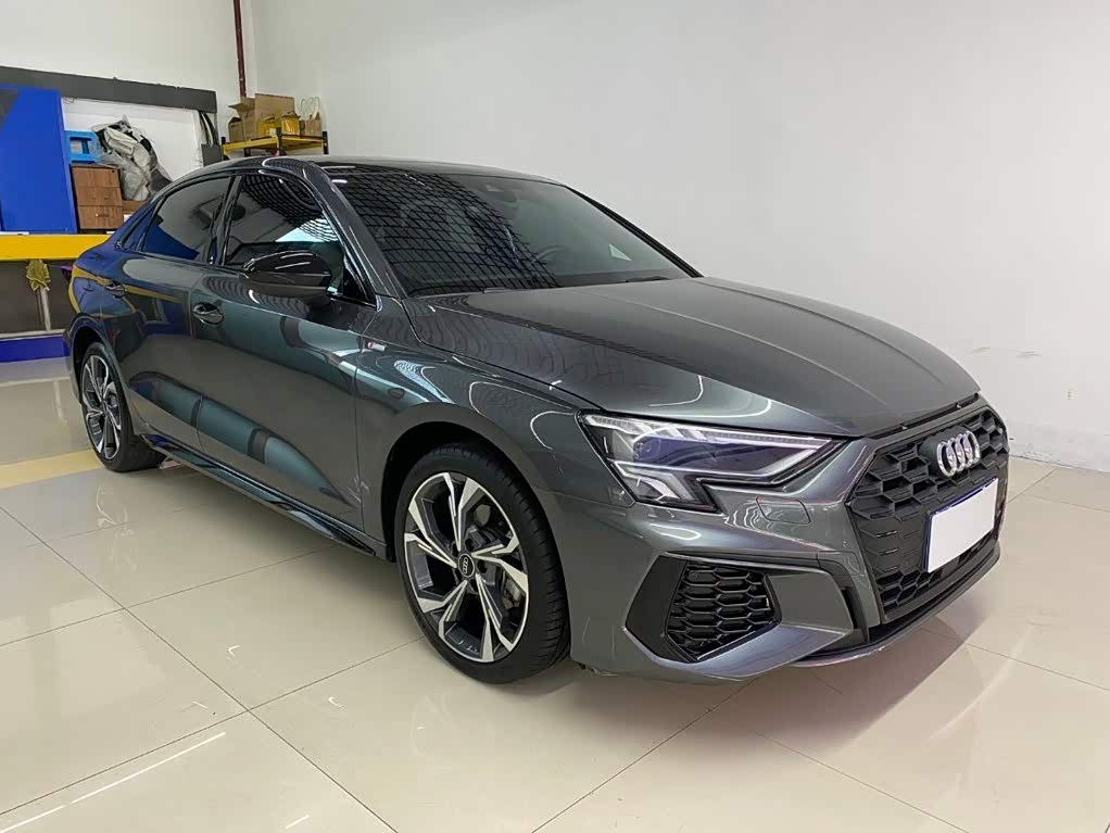 Audi A3 1.4 л 2022 г. Серебристо-серый, пробег 19000 км