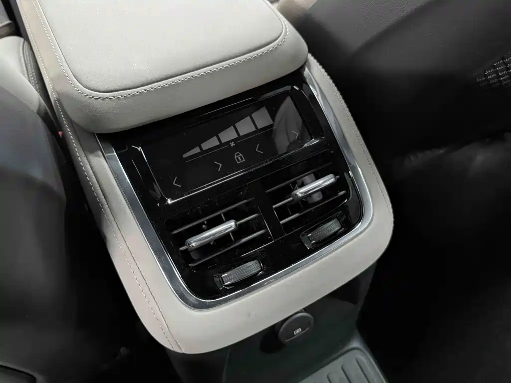 Volvo XC90 PHEV — миниатюра 15
