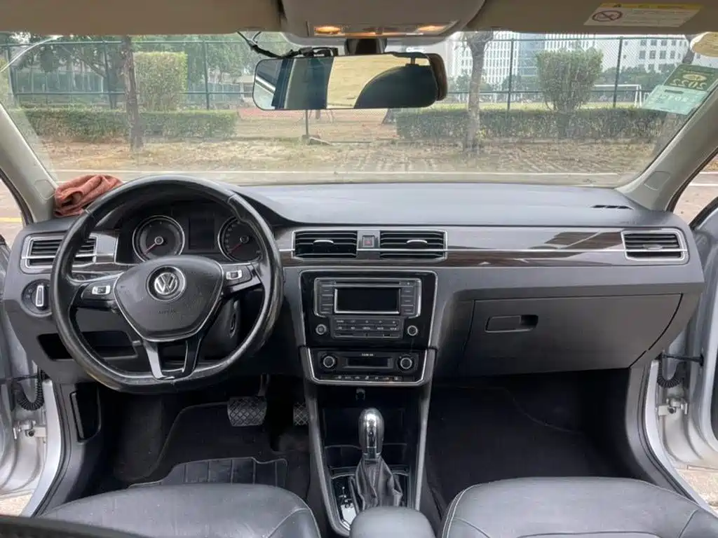 Volkswagen Santana — миниатюра 4
