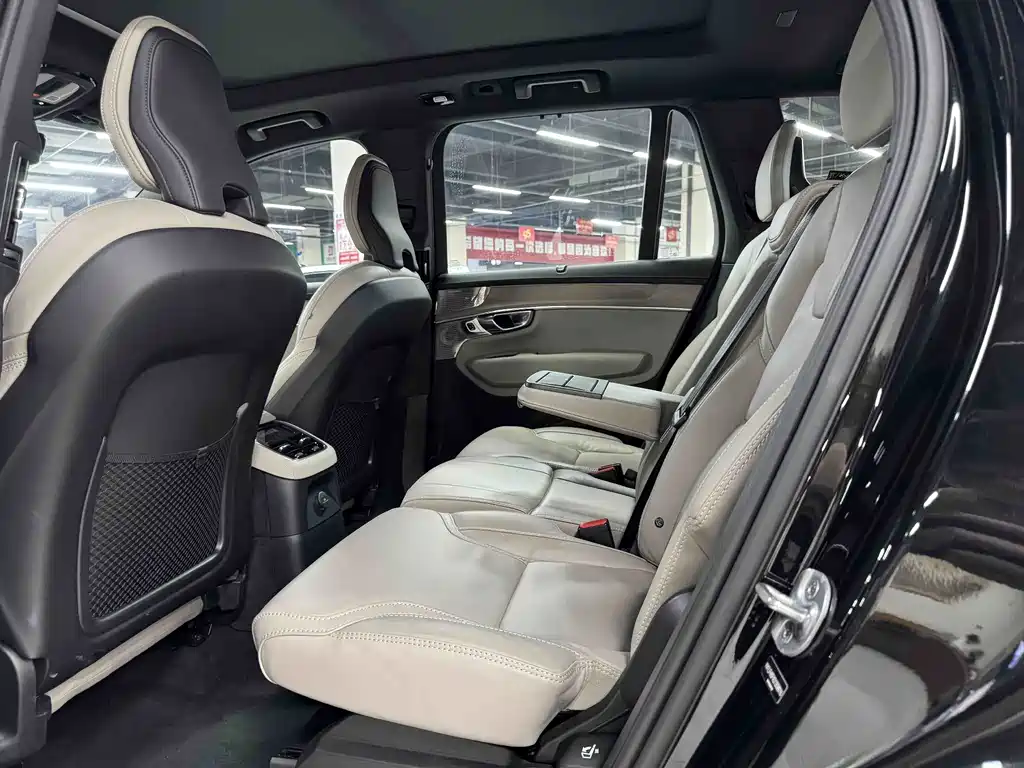 Volvo XC90 PHEV — миниатюра 11