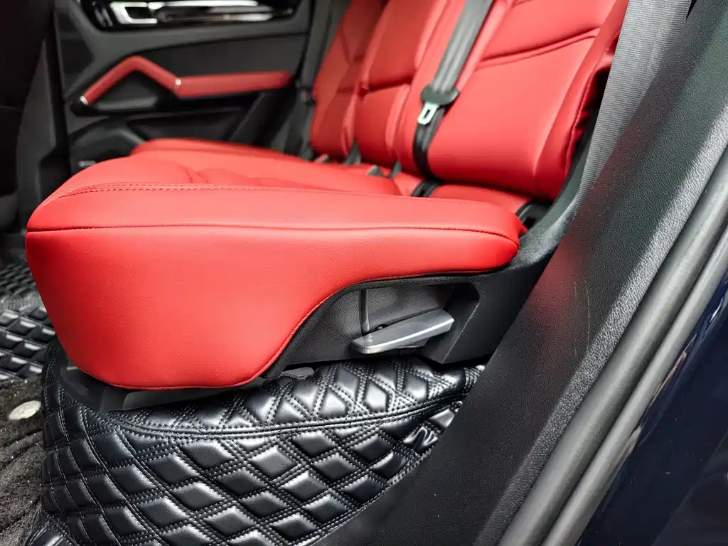 Porsche Cayenne — миниатюра 12