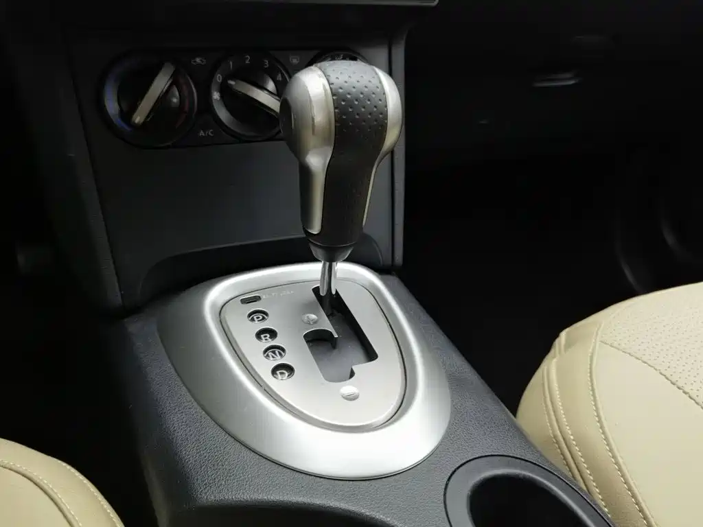 Nissan Qashqai — миниатюра 13