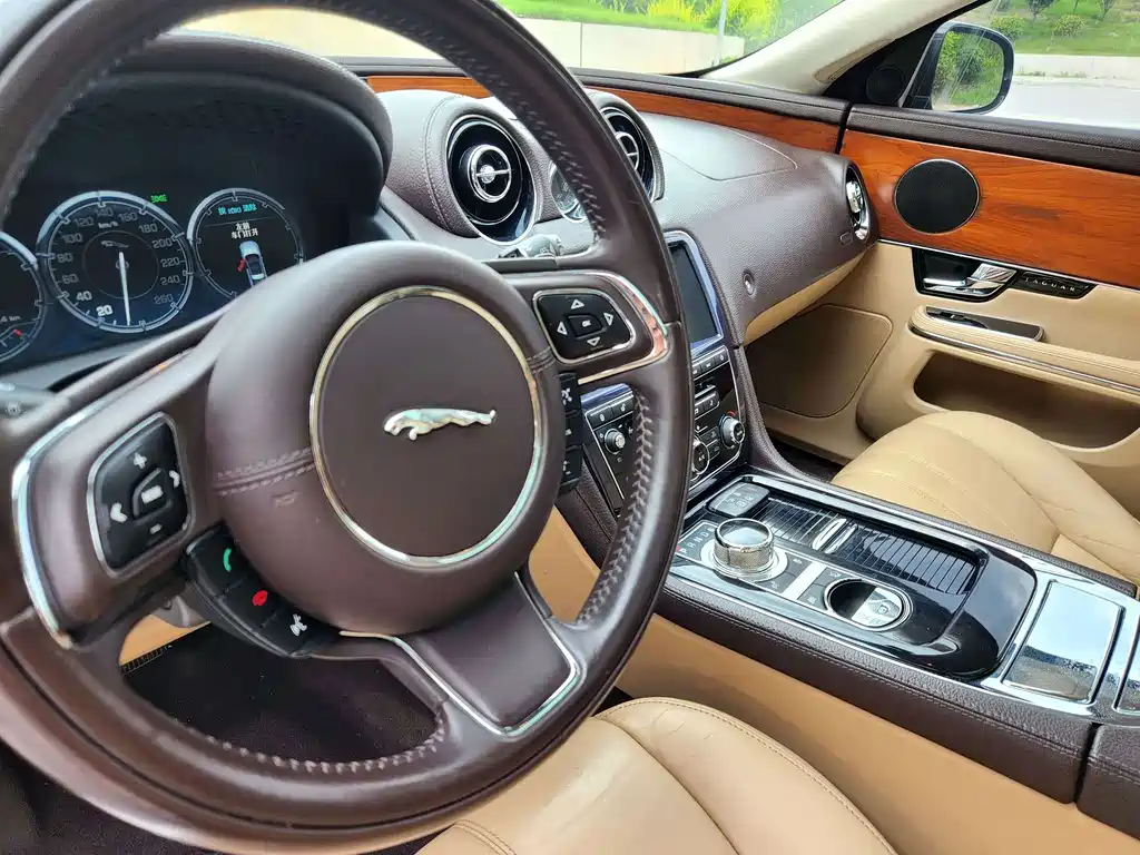 Jaguar XJ — миниатюра 13
