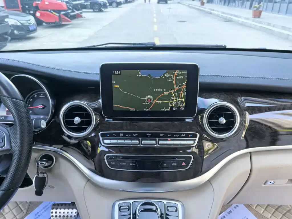 Mercedes-Benz V-Class - фото 24