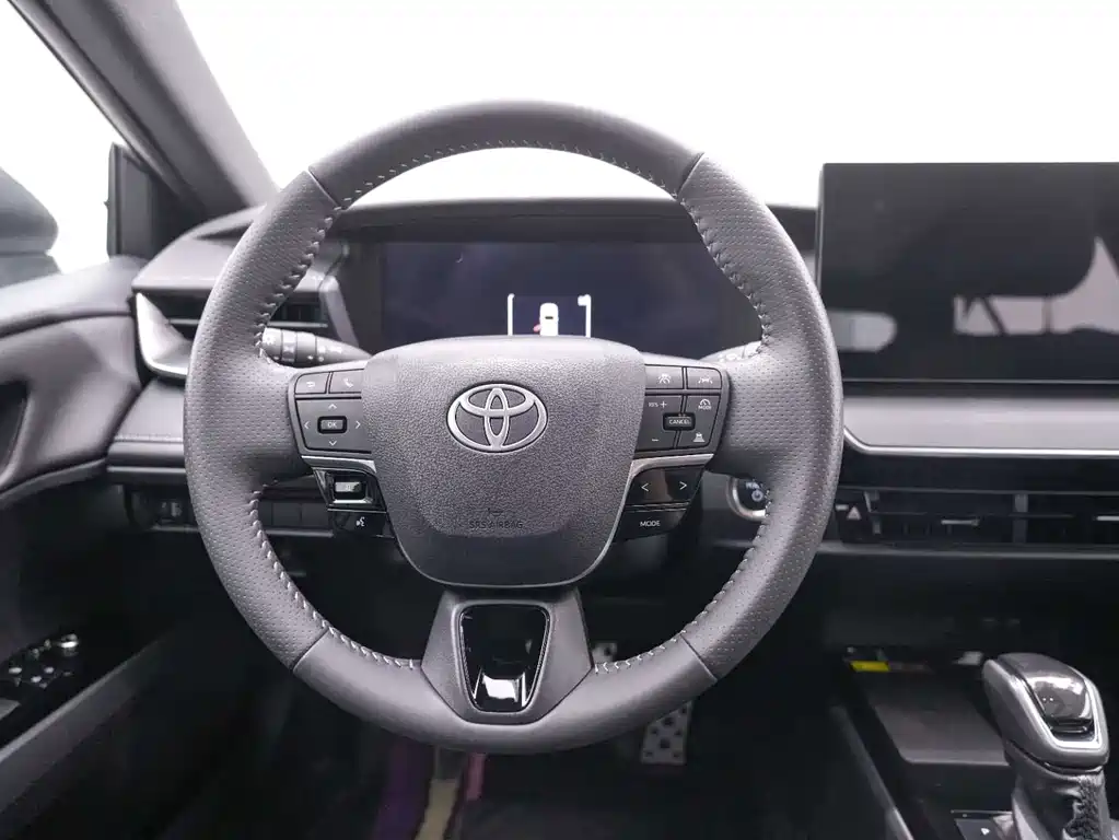 Toyota Camry — миниатюра 13
