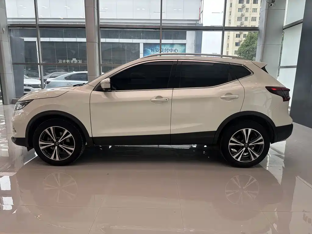 Nissan Qashqai — миниатюра 6