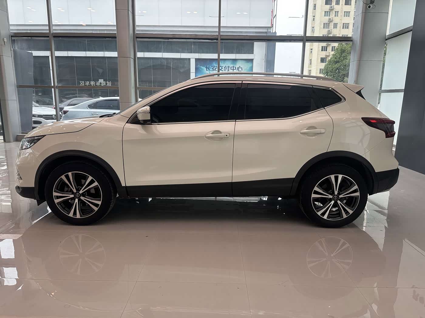Nissan Qashqai 2.0 л 2022 г. Белый, пробег 29000 км