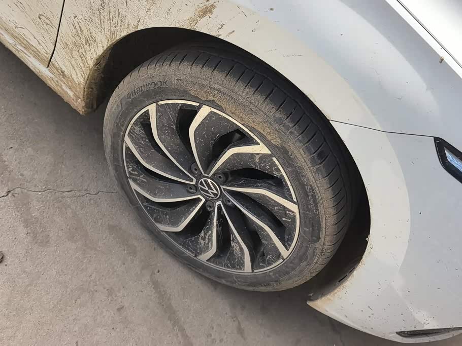 Volkswagen Golf 1.4 л 2024 г. Белый, пробег 34800 км