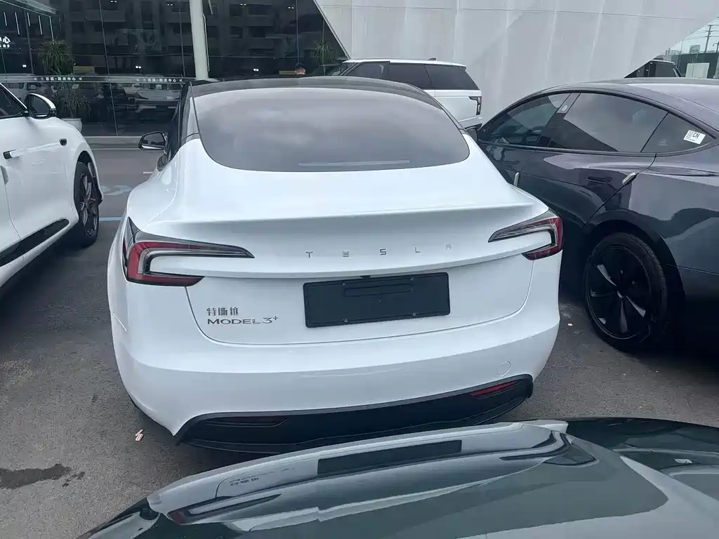 Tesla Model 3 — миниатюра 8