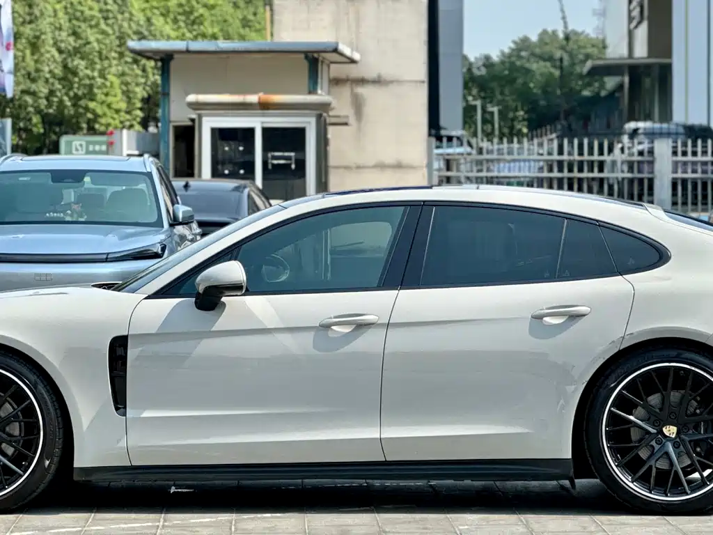 Porsche Panamera — миниатюра 7