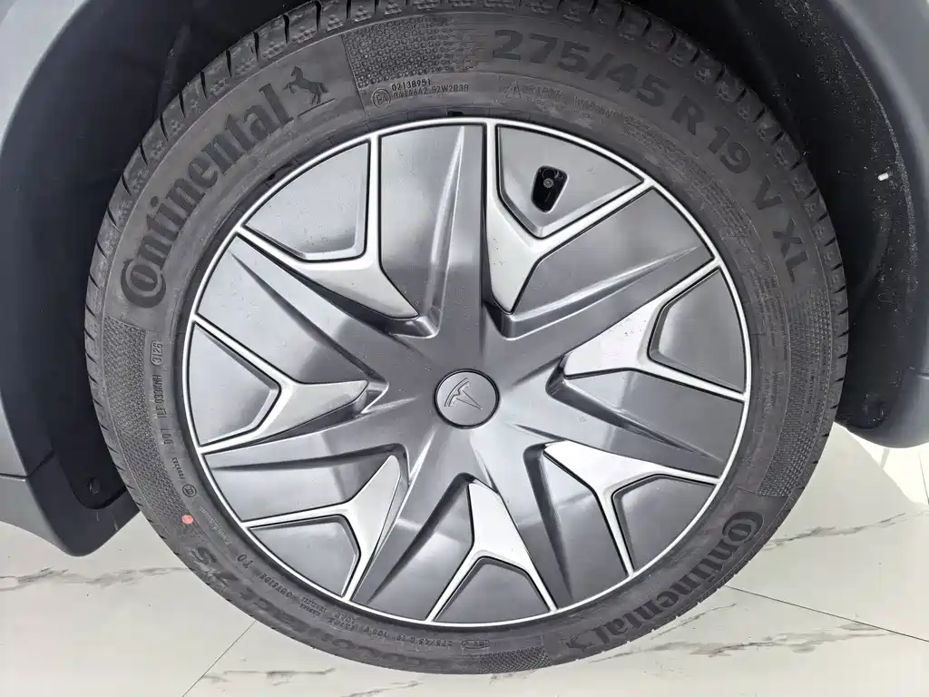 Tesla Model Y L — миниатюра 15