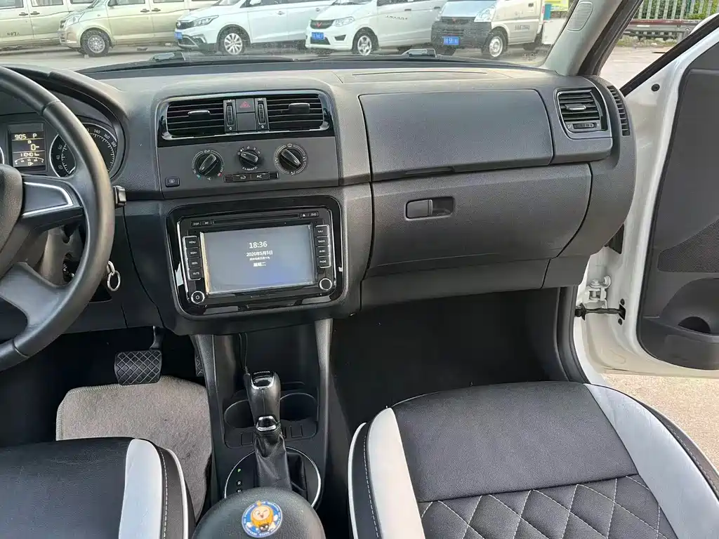 Skoda Fabia — миниатюра 8