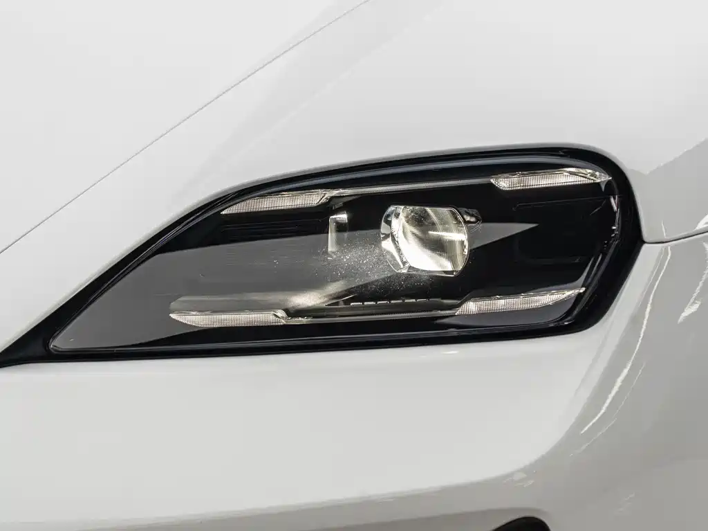 Porsche Taycan — миниатюра 12