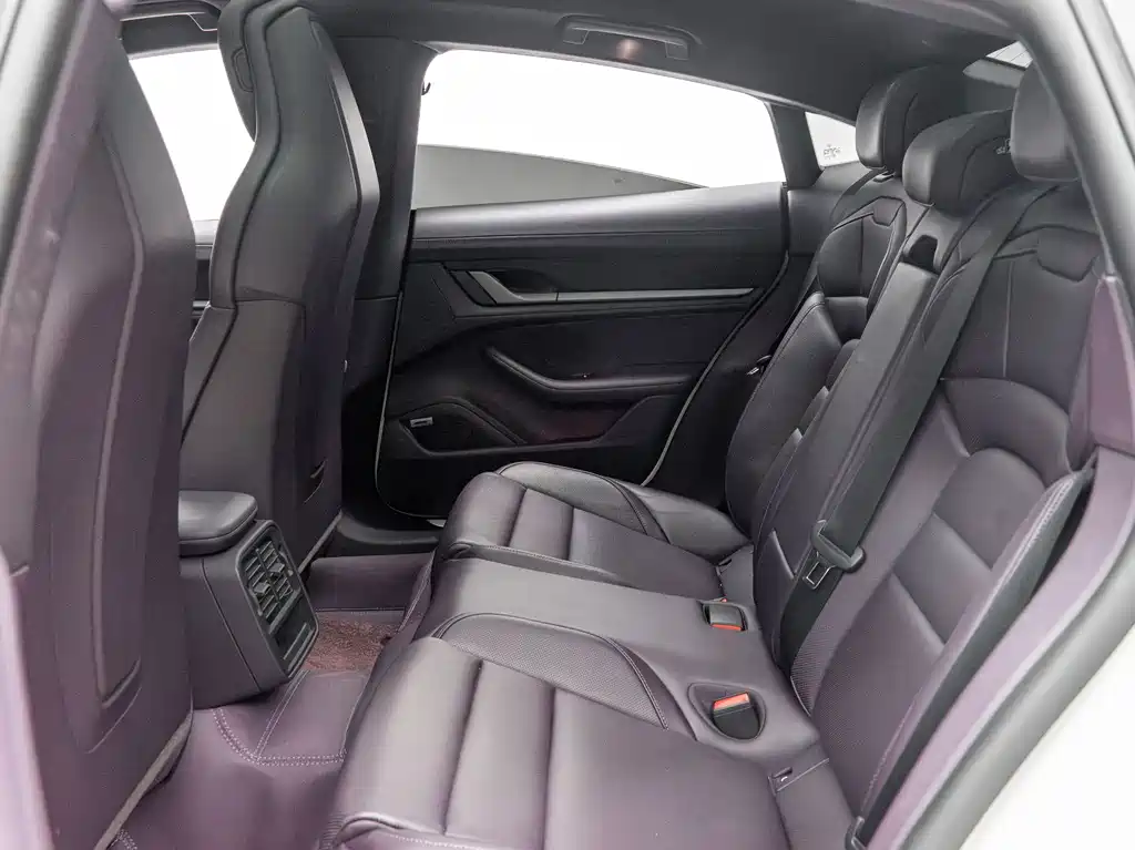 Porsche Taycan — миниатюра 19