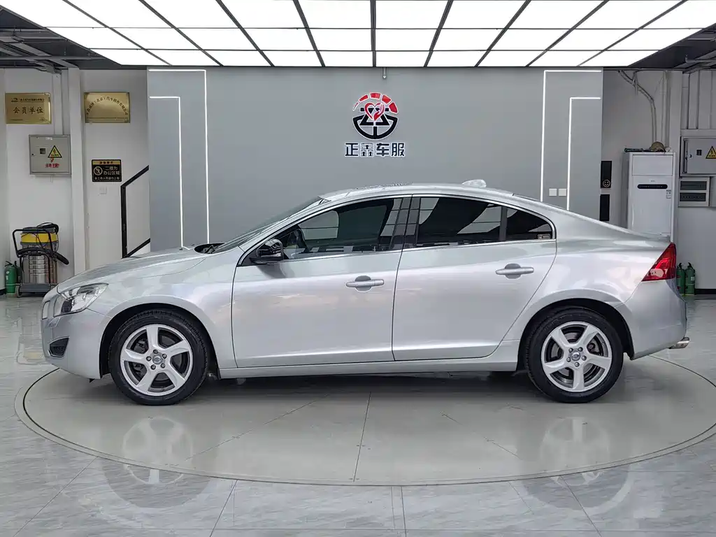 Volvo S60 (Import) — миниатюра 4