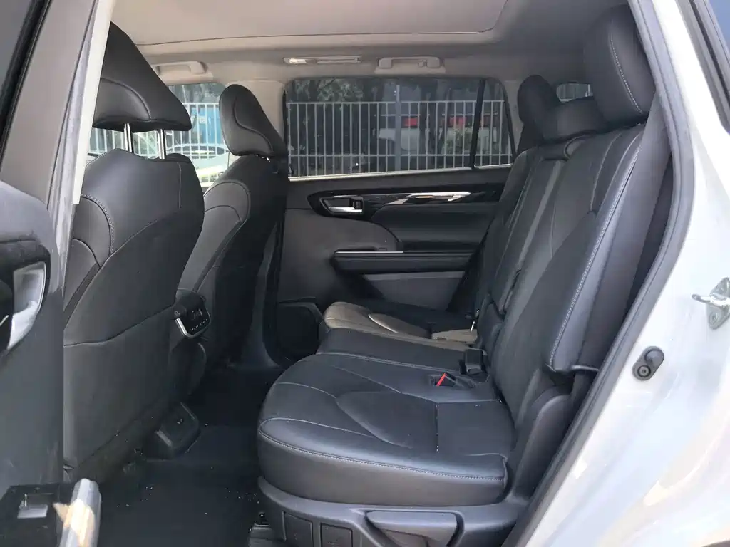 Toyota Highlander — миниатюра 9