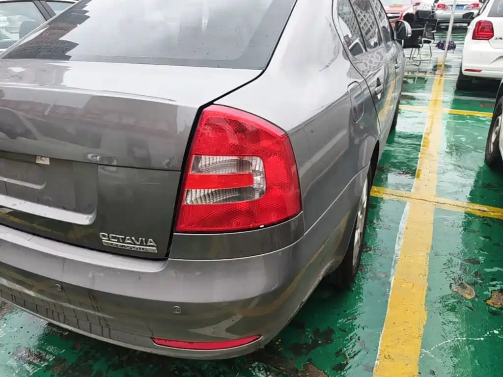 Skoda Octavia 2015 1.6L AT