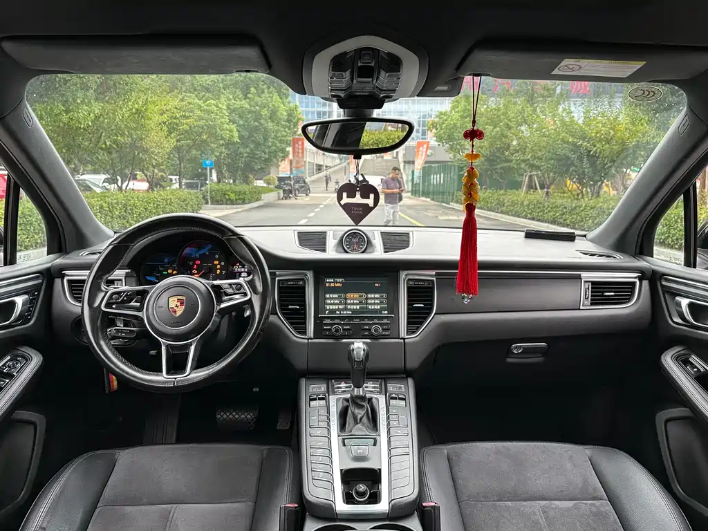 Porsche Macan — миниатюра 11