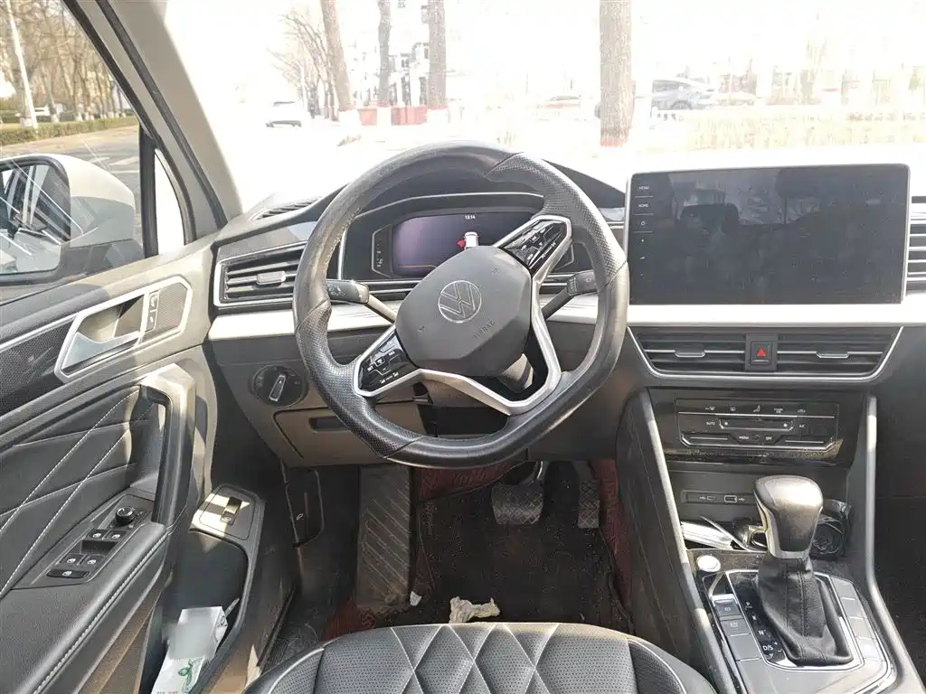 Volkswagen Tiguan L L 2022 330TSI AT Smart