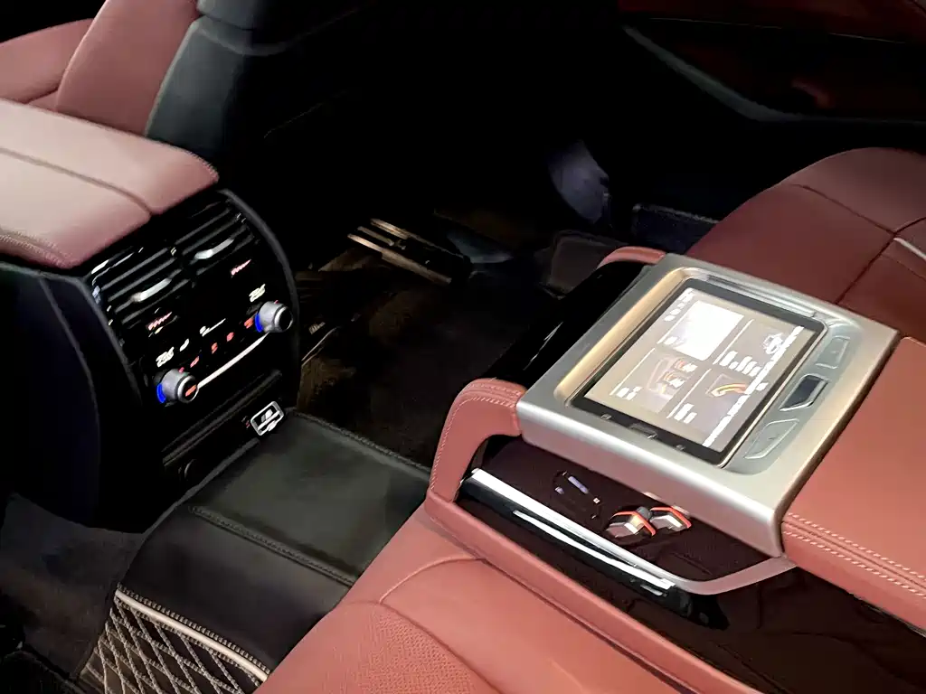 BMW 5 Series — миниатюра 6
