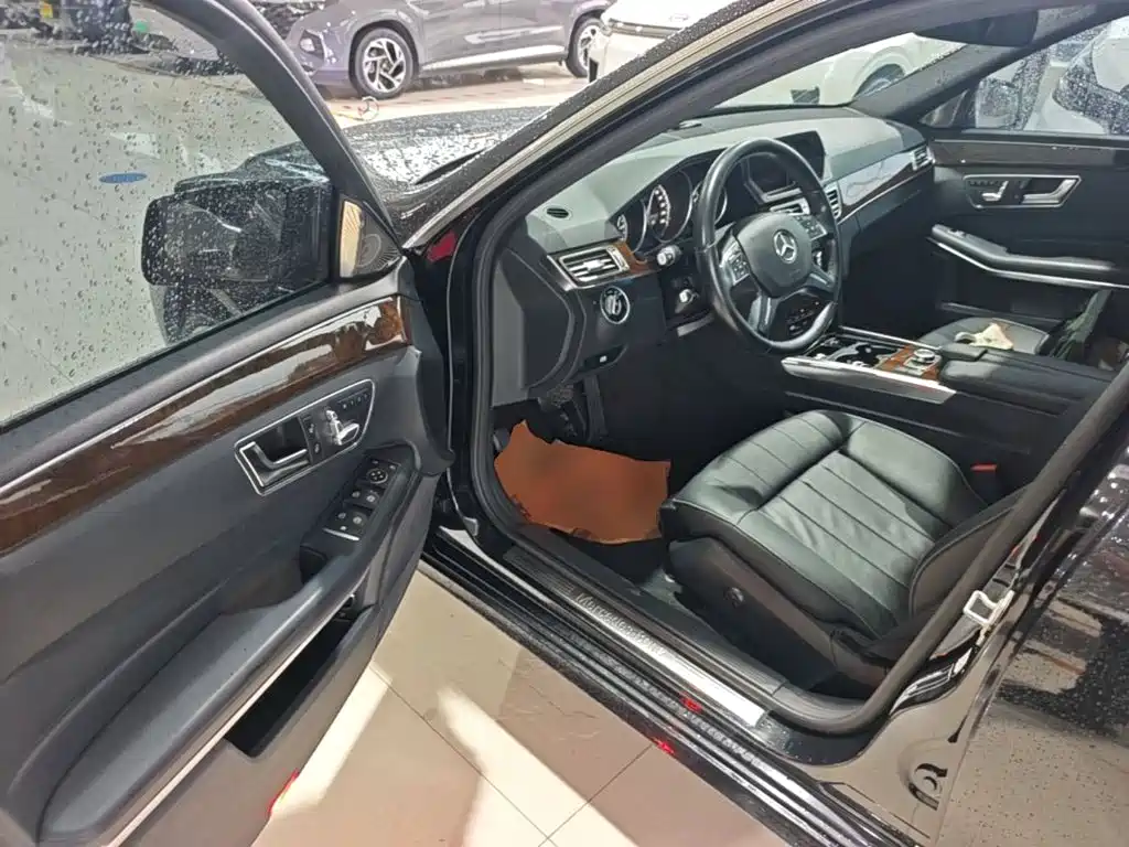 Mercedes-Benz E-Class — миниатюра 16