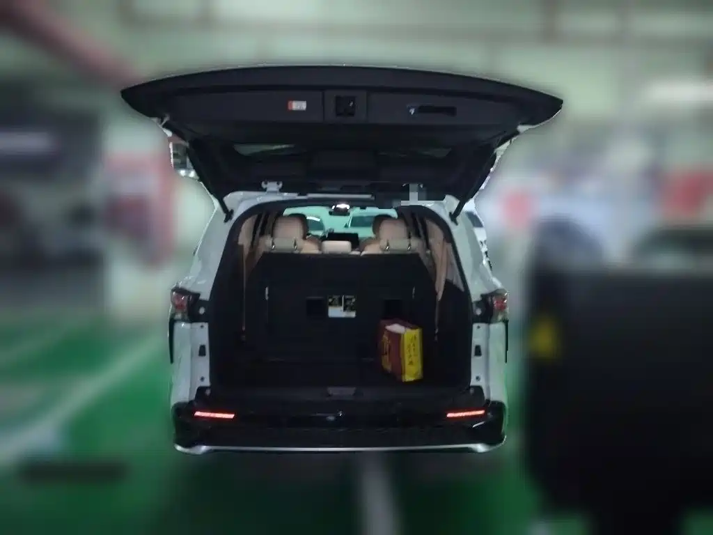 Toyota Granvia — миниатюра 15