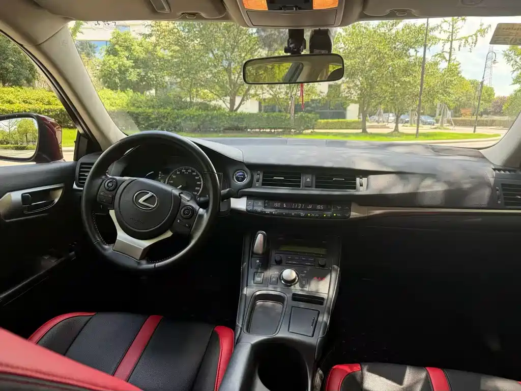Lexus CT — миниатюра 5