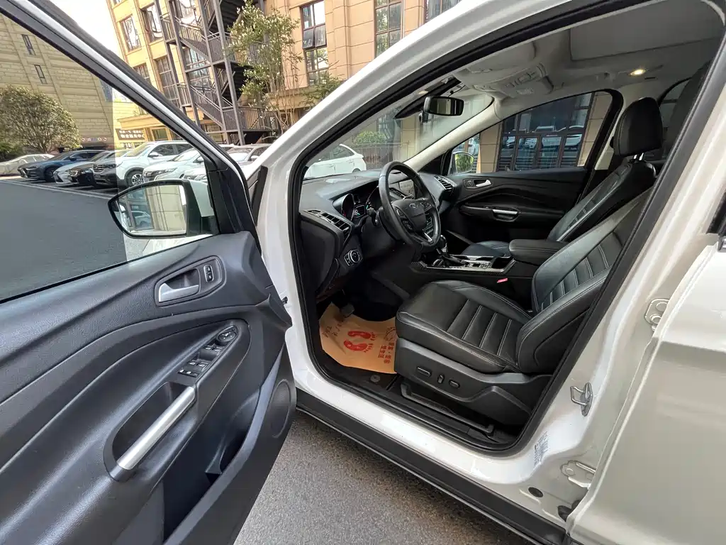 Ford Kuga — миниатюра 9