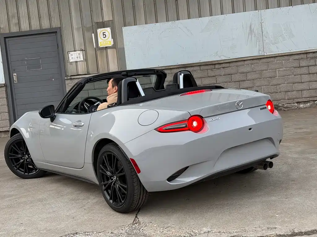 Mazda MX-5 2025 2.0L MT