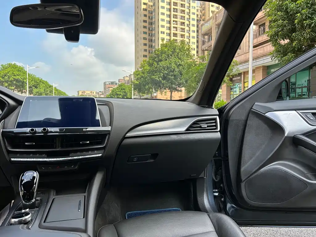Cadillac CT5 — миниатюра 10