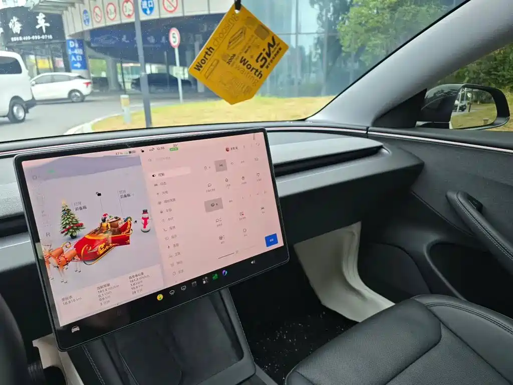 Tesla Model 3 — миниатюра 3