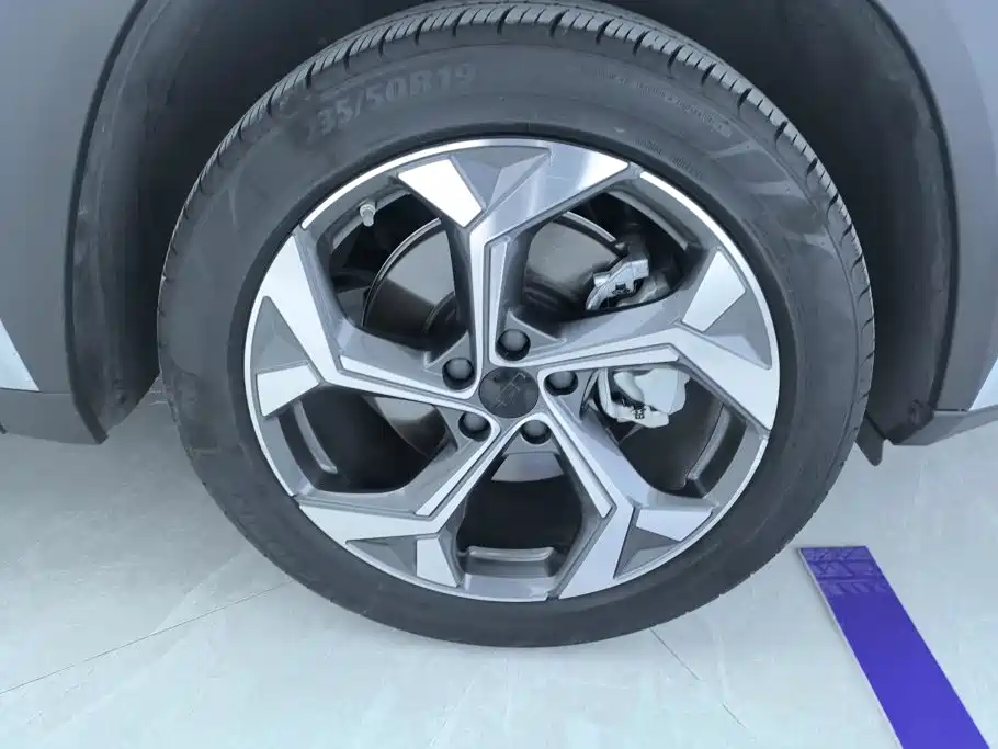 Geely Boyue L — миниатюра 6