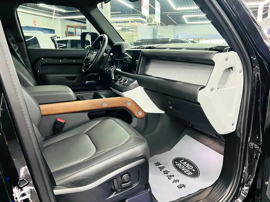 Land Rover Defender — миниатюра 6