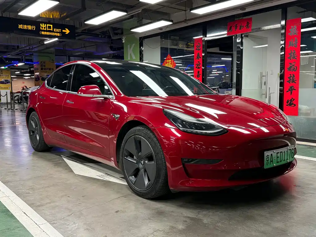 Tesla Model 3 — миниатюра 3