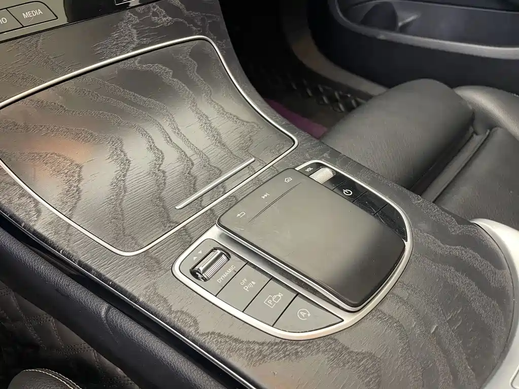 Mercedes-Benz C-Class — миниатюра 12