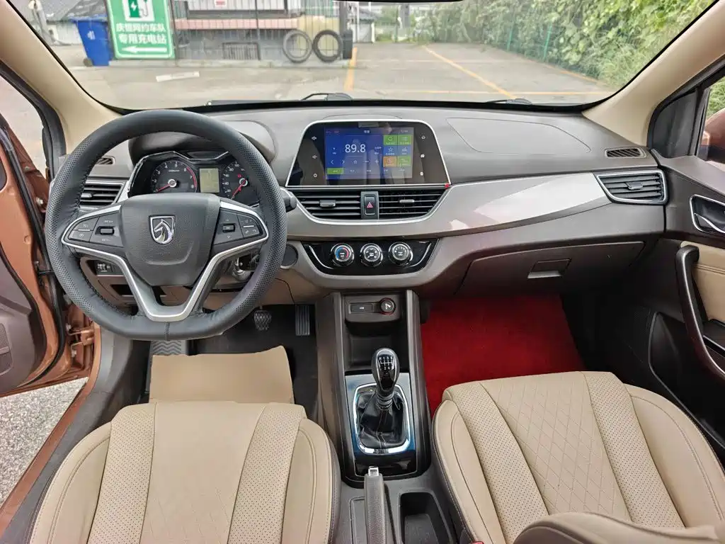 Baojun 310W — миниатюра 10