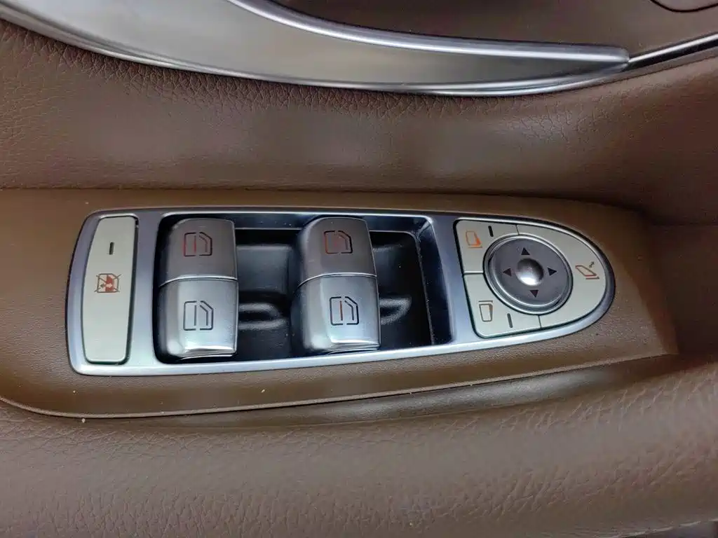 Mercedes-Benz E-Class New Energy — миниатюра 9
