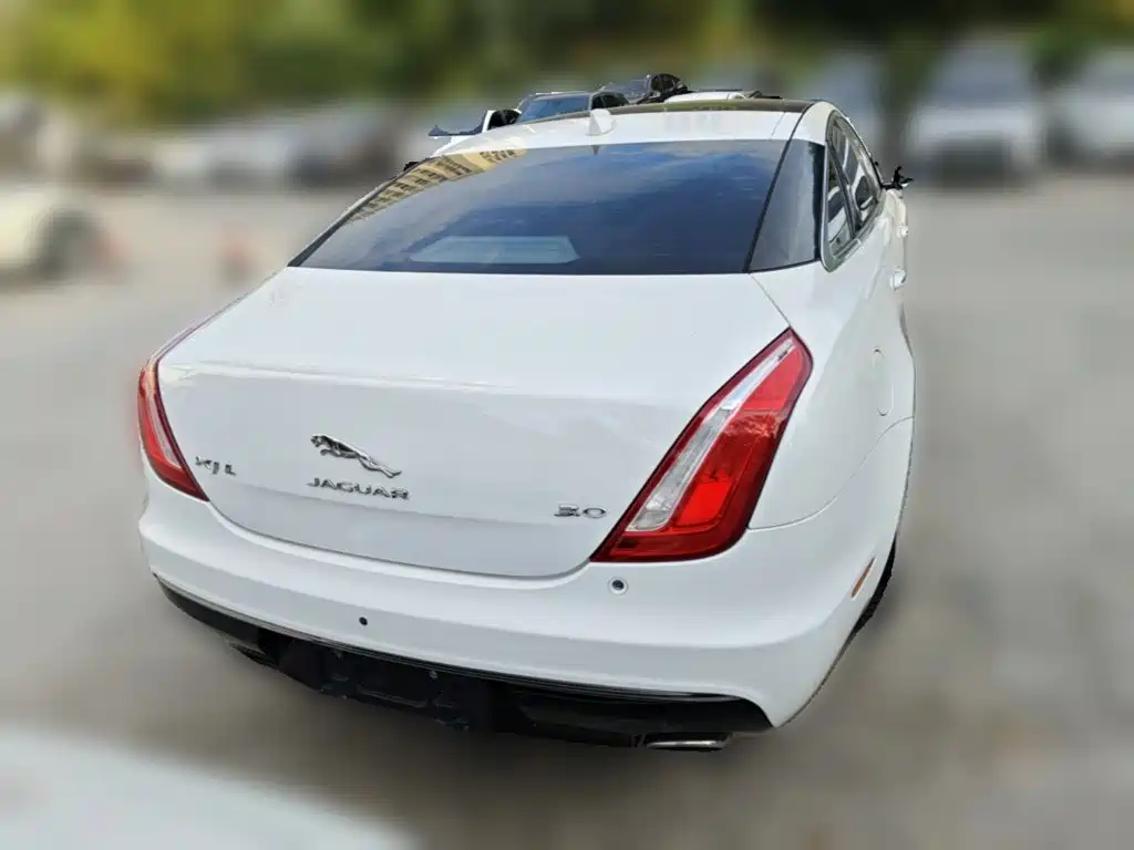 Jaguar XJ — миниатюра 8