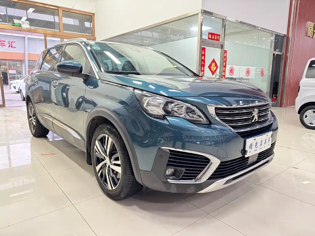 PEUGEOT 5008