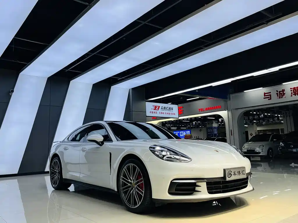 PORSCHE PANAMERA