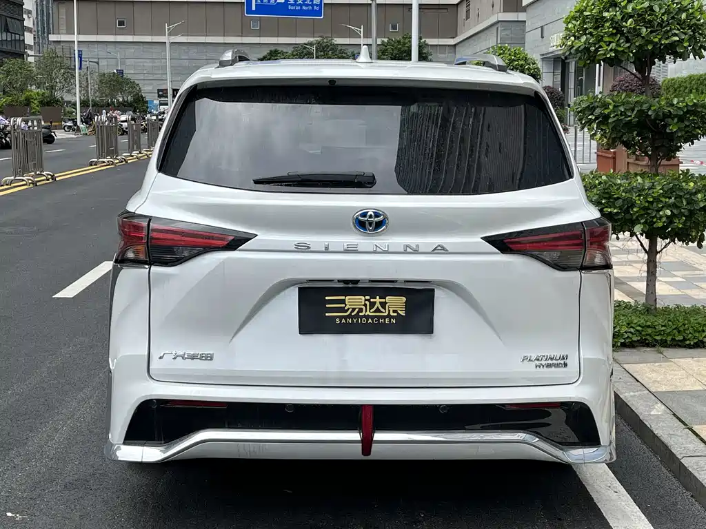 Toyota Sienna — миниатюра 4