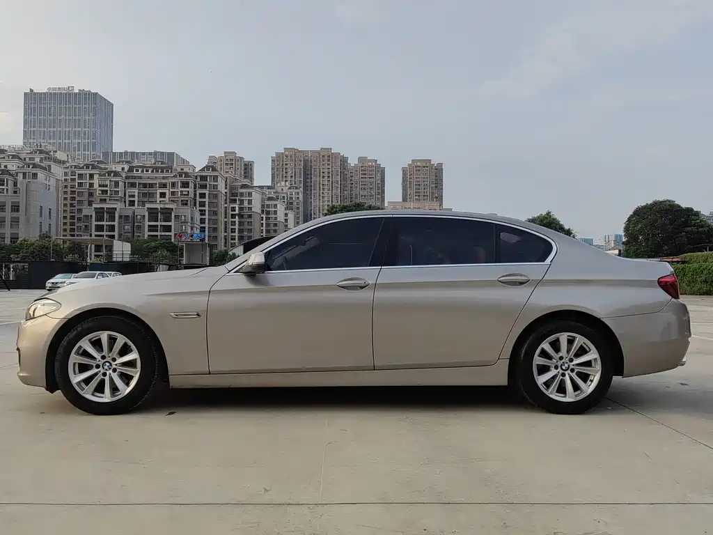 BMW 5 Series — миниатюра 8