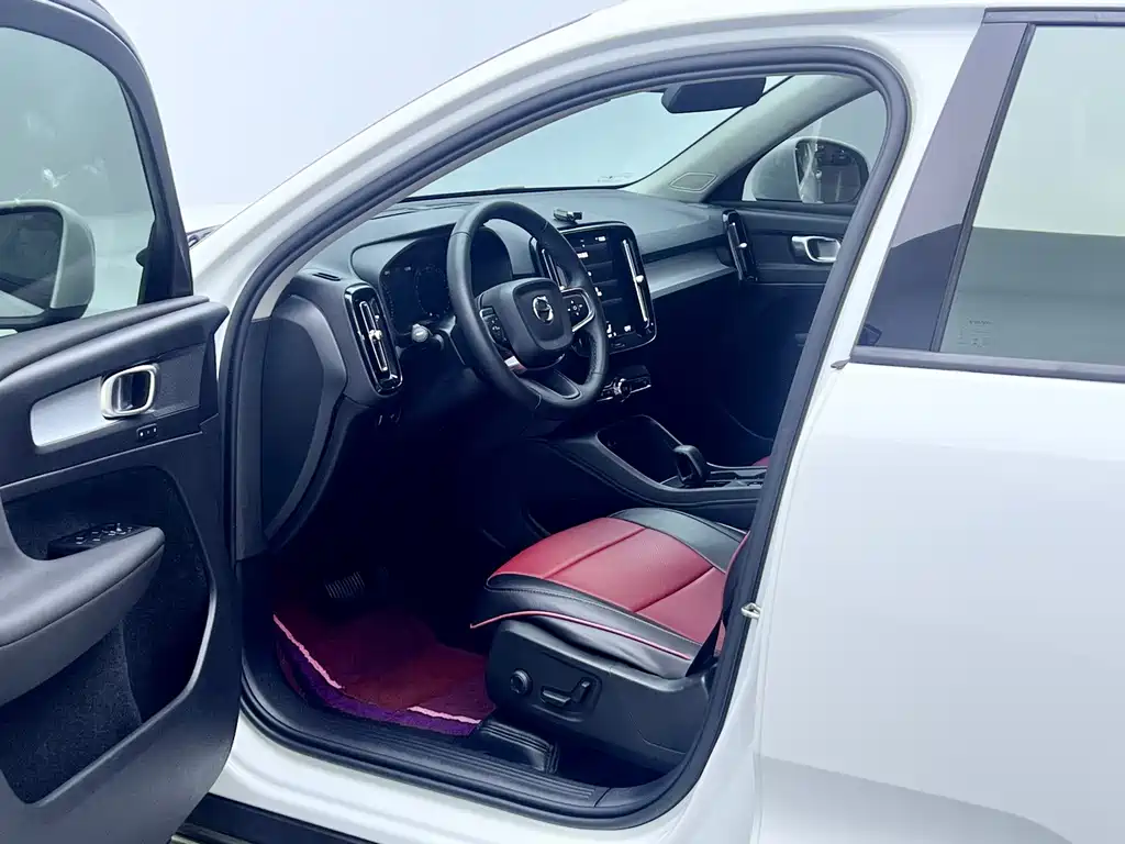 Volvo XC40 — миниатюра 8